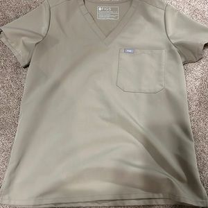 FIGS Women’s Latte Catarina- One- Pocket Scrub Top